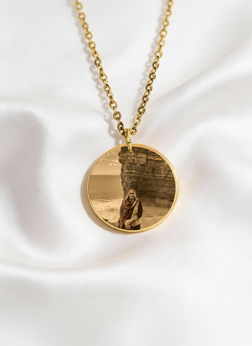 Customized Round Photo Engraving Necklace