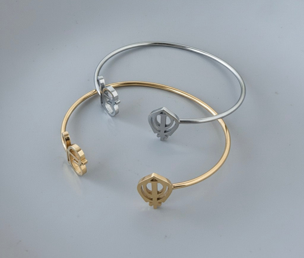 18K gold open-design smooth bangle bracelet